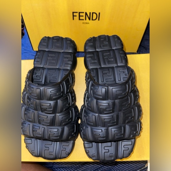 ? Fendi Men Embossed Black Cloud Bubble Slides Size UK7/8US NWB main image 10